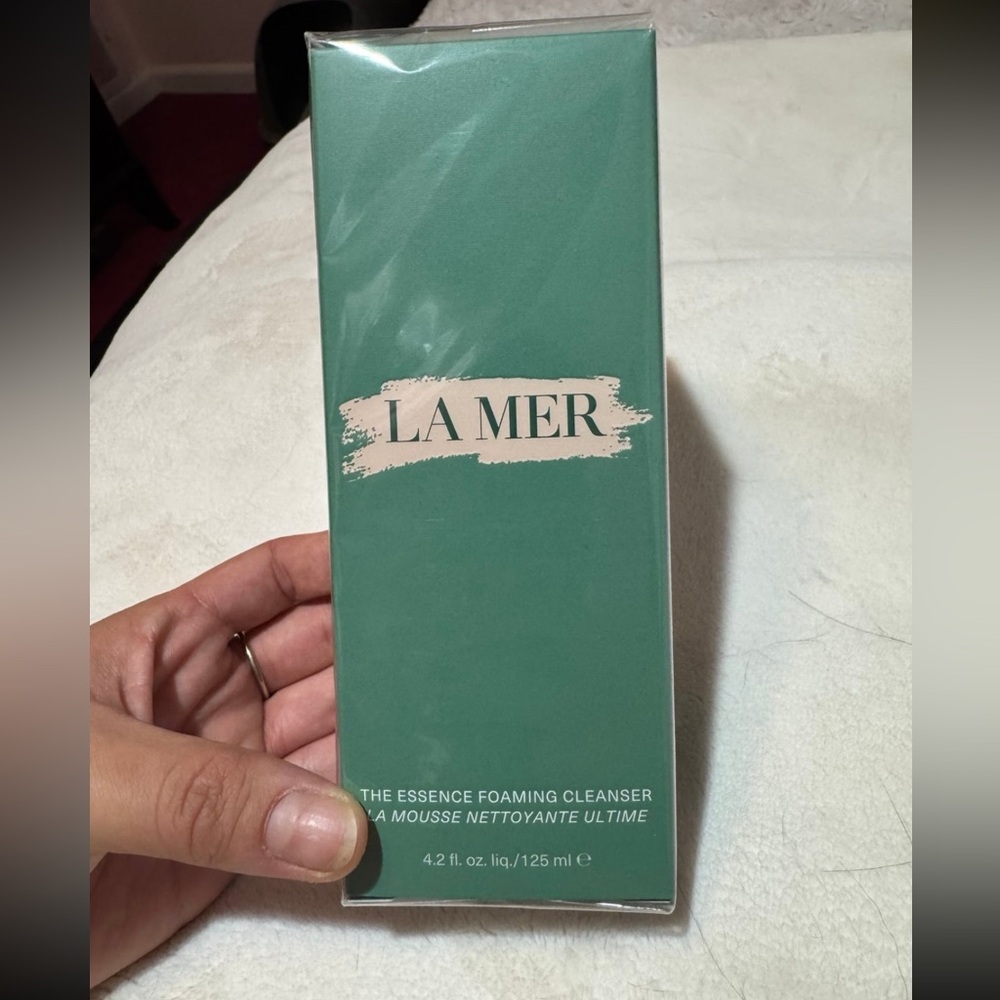 La Mer Essence Cleanser in Green Packaging